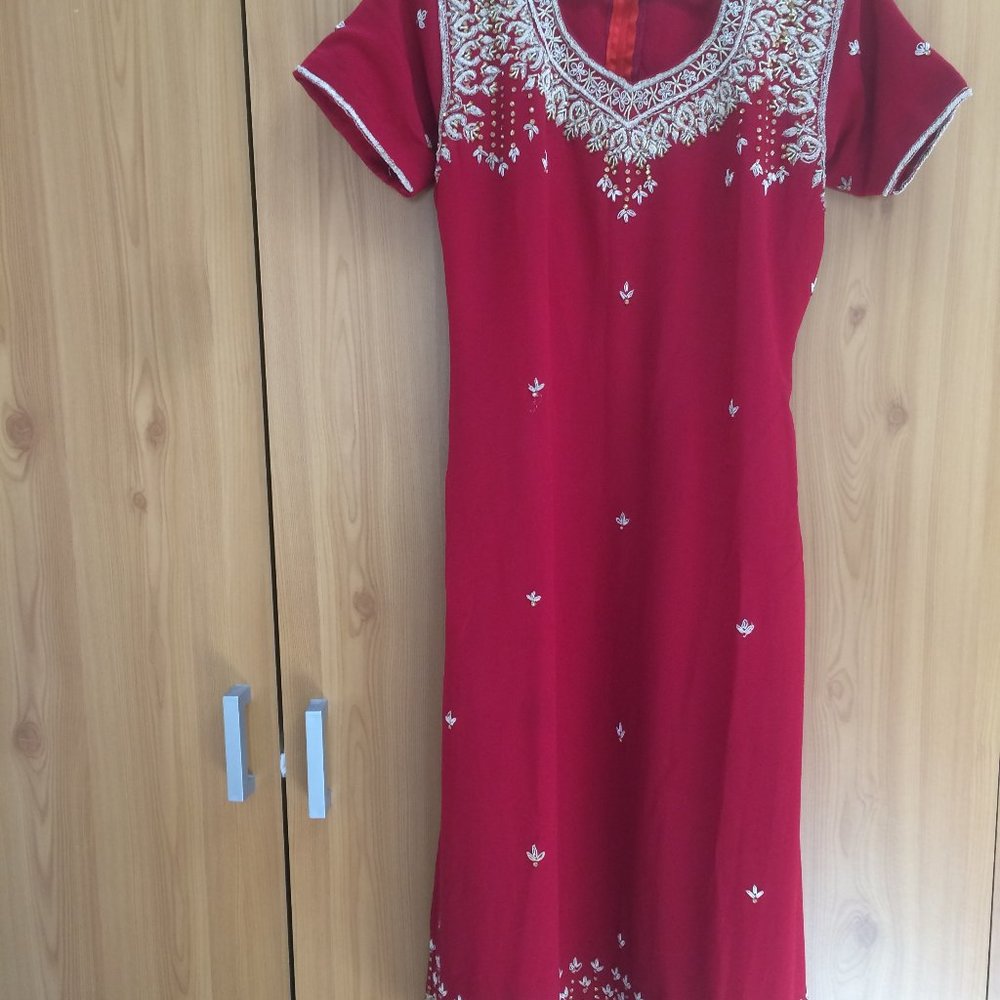 Strawberry colour below the knees dress kurta pretty silver embroidery USA10 NEW
